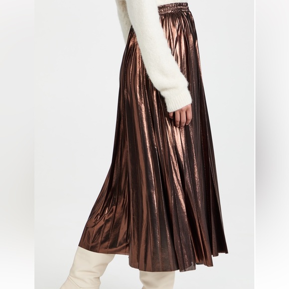 En Saison Pleated Metallic Skirt - Picture 4 of 8